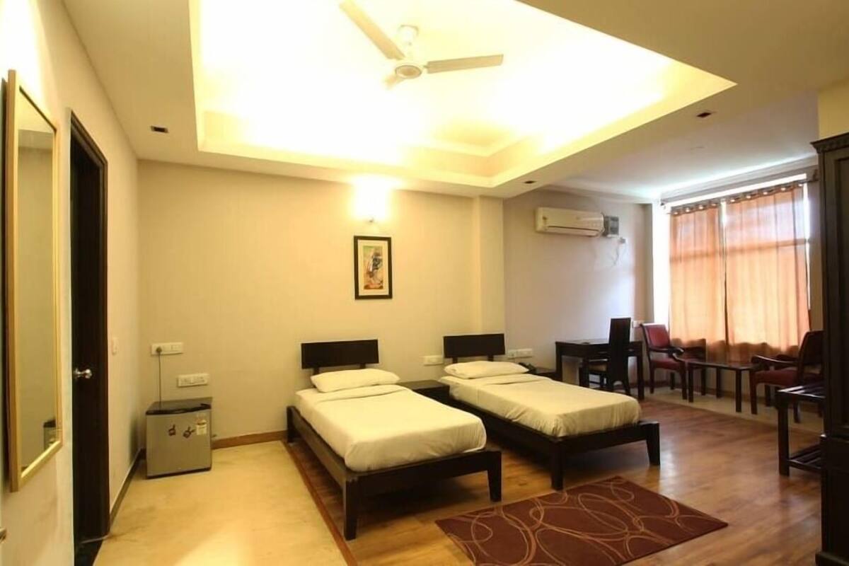 Habitación estándar | Cortinas blackout, insonorización y tabla de planchar con plancha