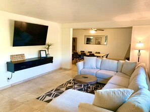 Smart-TV, peis og bøker