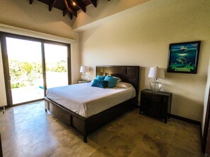 3 bedrooms, iron/ironing board, WiFi, bed sheets - Luxury Private Villa At Pristine Bay Resort (Roatan)