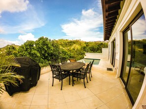 Outdoor dining - Luxury Private Villa At Pristine Bay Resort (Roatan)