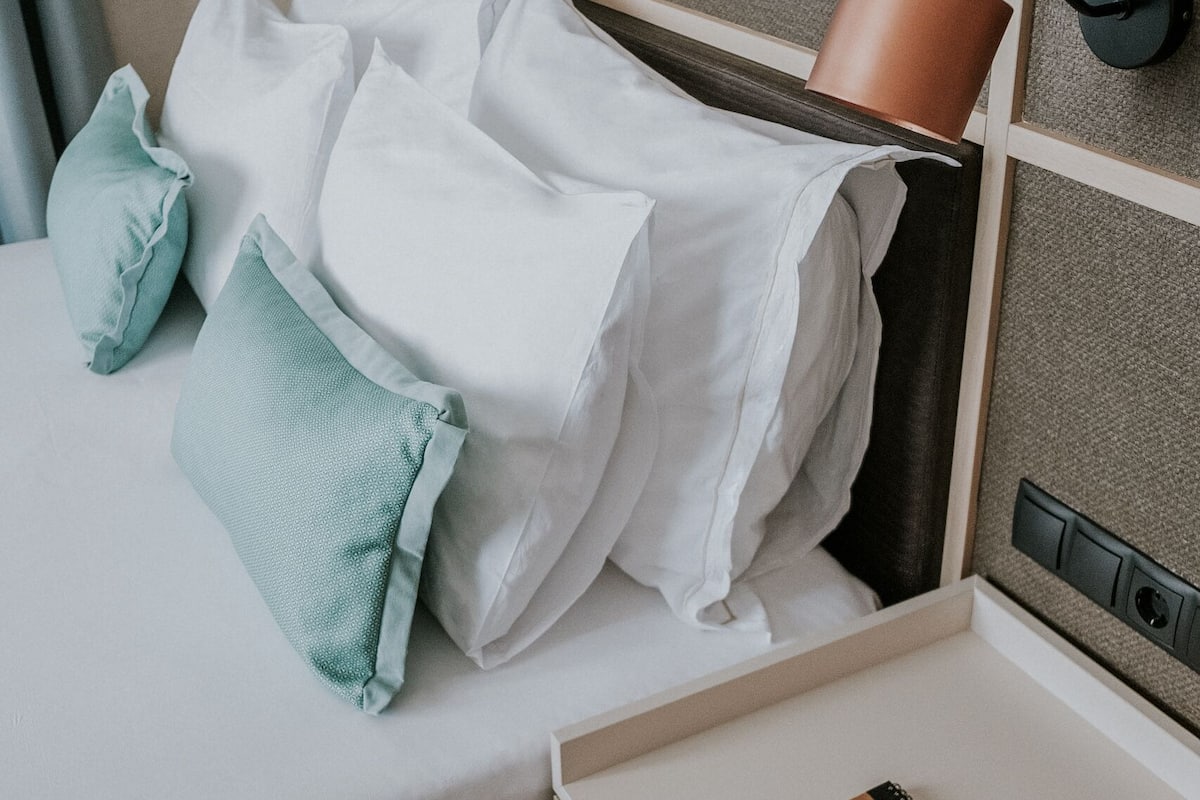 deluxe room, sea view | 1 bedroom, premium bedding, minibar, in-room safe