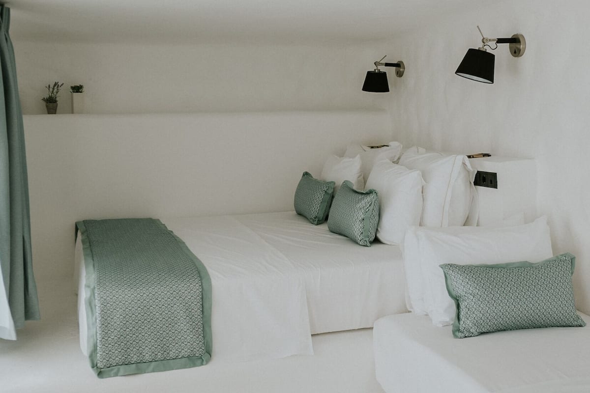 Bungalow, en front de plage | Literie de qualité supérieure, minibar, coffres-forts dans les chambres