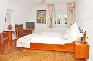 Free WiFi, bed sheets - Altes Zollhaus (Beilstein)