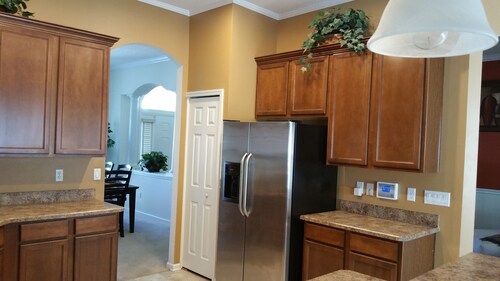 Ylellinen ja tilava (westside) yhden perheen talo