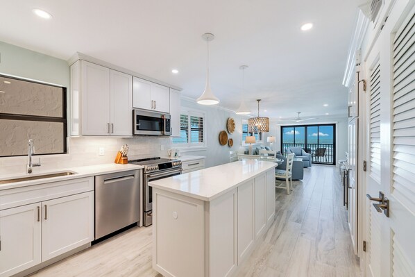 Fridge, microwave, oven, stovetop - OCEAN'S REACH 2D2: 2-Bdrm, Corner/Gulf-Front View, All Amenities Open! (Sanibel Island)