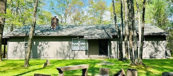 Timber Top Cabin: Fire Pit + WiFi + State Forest-Parks/Hiking