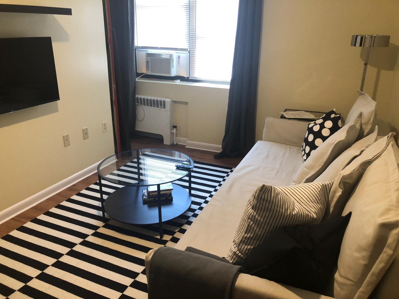 1703 3H · Suitable 2bed Apt-20 min to NYC/Parking Avail