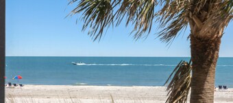 Ocean's Reach 4D2, Gulf-Front, Corner Unit, All Amenities Open, Sleeps 6