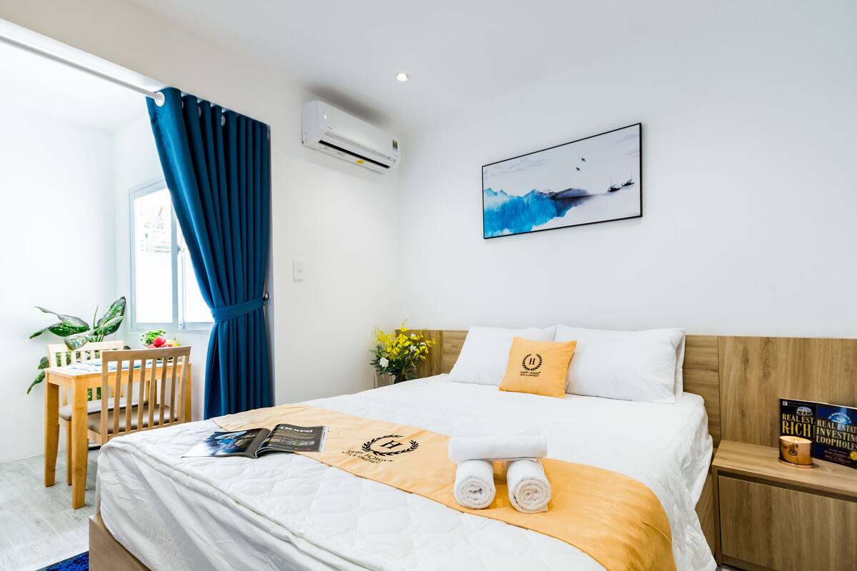 1 chambre, décoration personnalisée, ameublement personnalisé, bureau