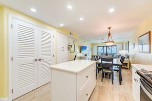 Interior - OCEAN'S REACH 1C3: 2-Bedroom, 3rd Floor, Gulf-Front View, All Amenities Open! (Sanibel Island)