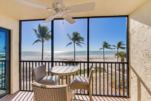 Outdoor dining - OCEAN'S REACH 1C3: 2-Bedroom, 3rd Floor, Gulf-Front View, All Amenities Open! (Sanibel Island)