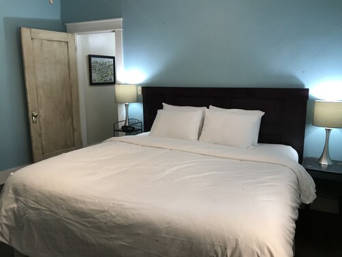 Reduced Prices BEST Local in Canyon! Historic Square, WT, PaloDuro Canyon, TEXAS