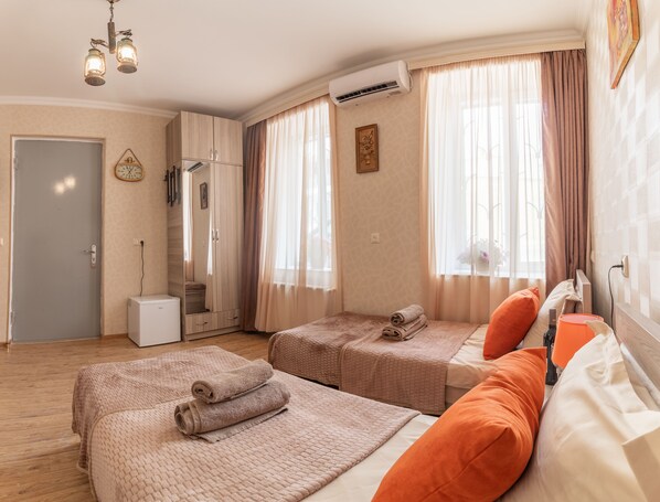 1 bedroom, iron/ironing board, Internet, bed sheets