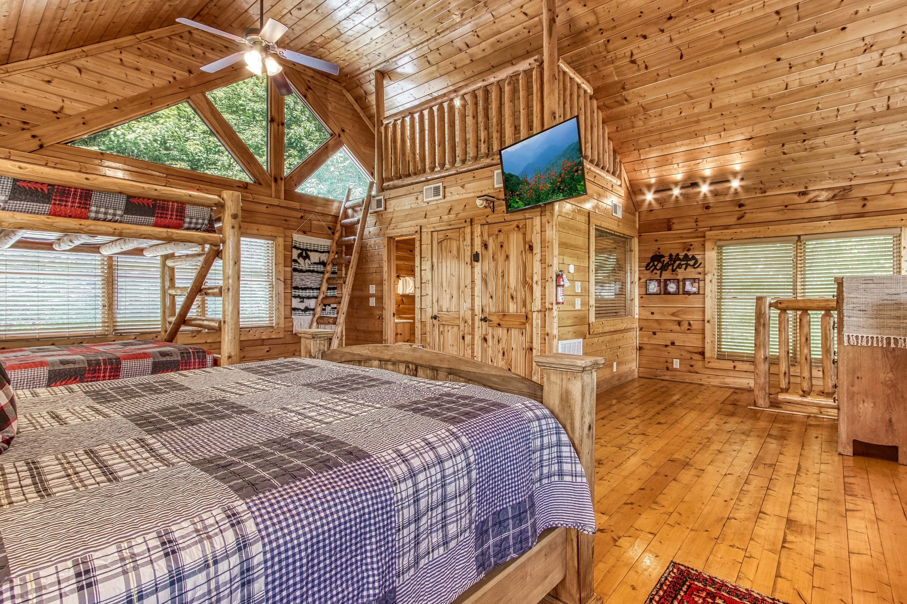 3 多间卧室  、免费 WiFi、床单