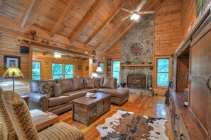 TV, fireplace, video games, DVD player - Falling Leaf - Blue Ridge (Blue Ridge)