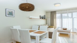 Apartment (76) | Living area | Flat-screen TV - Apartamenty Sun & Snow Wczasowa (Ustka)