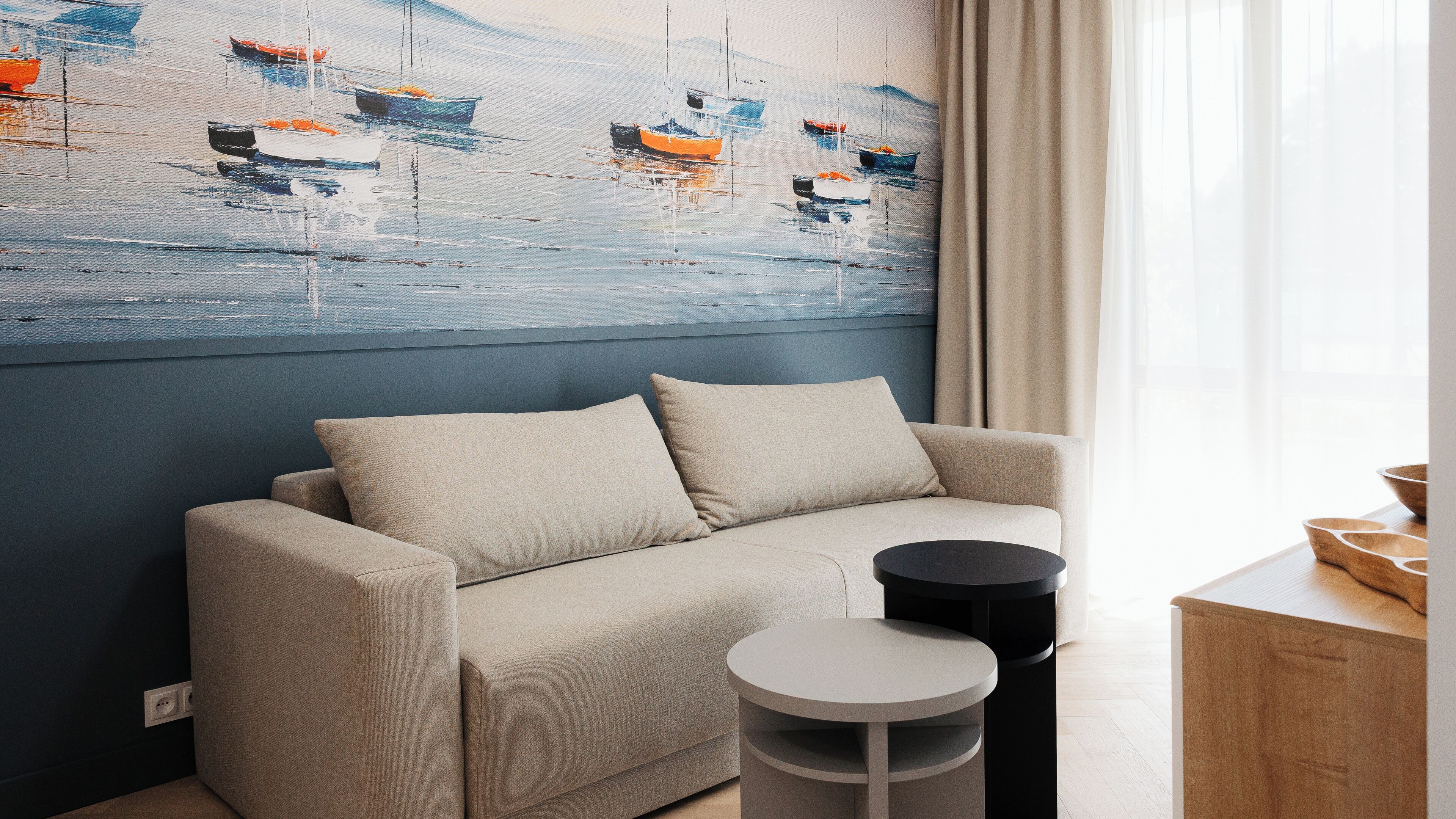 Studio suite | Woonruimte | Een flatscreentelevisie