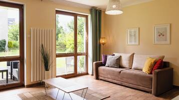 Studio (82) | Living area | Flat-screen TV