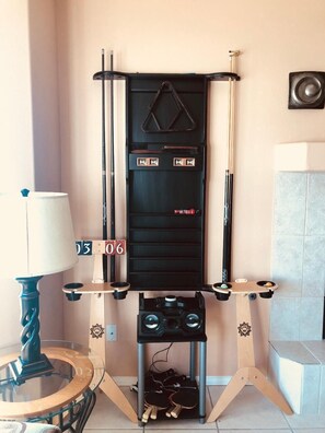 Interior - FAMILY FUN spacious 4 bedroom home with pool/spa, bbq, game room & 8 beds (Palm Desert)