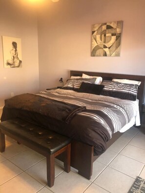 4 bedrooms, iron/ironing board, free WiFi, bed sheets - FAMILY FUN spacious 4 bedroom home with pool/spa, bbq, game room & 8 beds (Palm Desert)