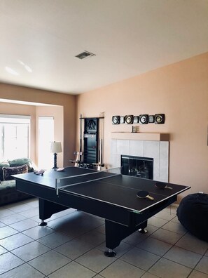 Games room - FAMILY FUN spacious 4 bedroom home with pool/spa, bbq, game room & 8 beds (Palm Desert)