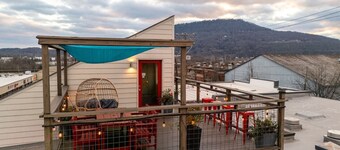 Relájese en el apartamento de lujo Chattanooga + terraza en la azotea (sobre un spa)