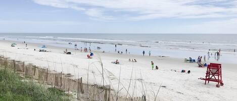 Beach nearby, sun-loungers, beach towels