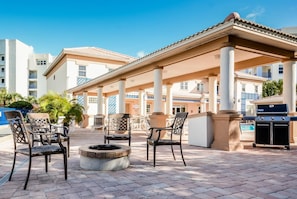 Outdoor dining - Beachside Condo with Ocean Views (New Smyrna Beach)