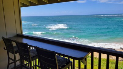 Oceanfront Top Floor Luxury Condo with AC - Wailua Bay View 306
