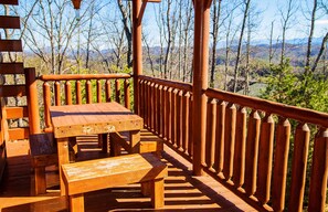 Outdoor dining - Luxury 3-Level Cabin w/ Views, Game Room, Hot Tub – Sleeps 12 Near Pigeon Forge (Sevierville)