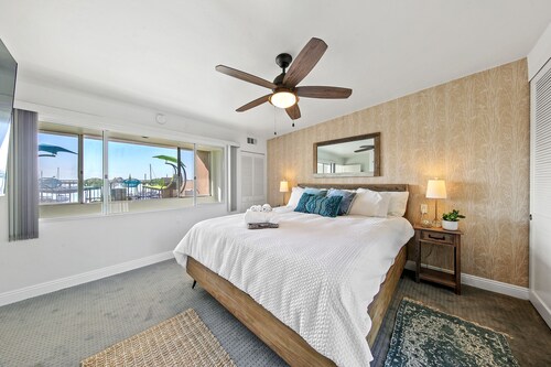 場所、場所、場所！ 素晴らしい景色を望むウォーターフロントプロパティ！