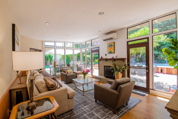 Smart TV, fireplace, books, stereo