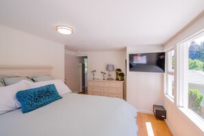 4 bedrooms, iron/ironing board, travel cot, free WiFi