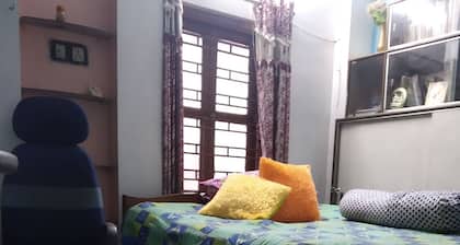 HOLIDAY HOMEt in TOLLYGUANGE Kolkata