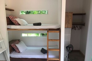 3 slaapkamers, een kluis op de kamer, een strijkplank/strijkijzer, wifi