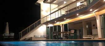 Villa with sea view a few steps from the beach