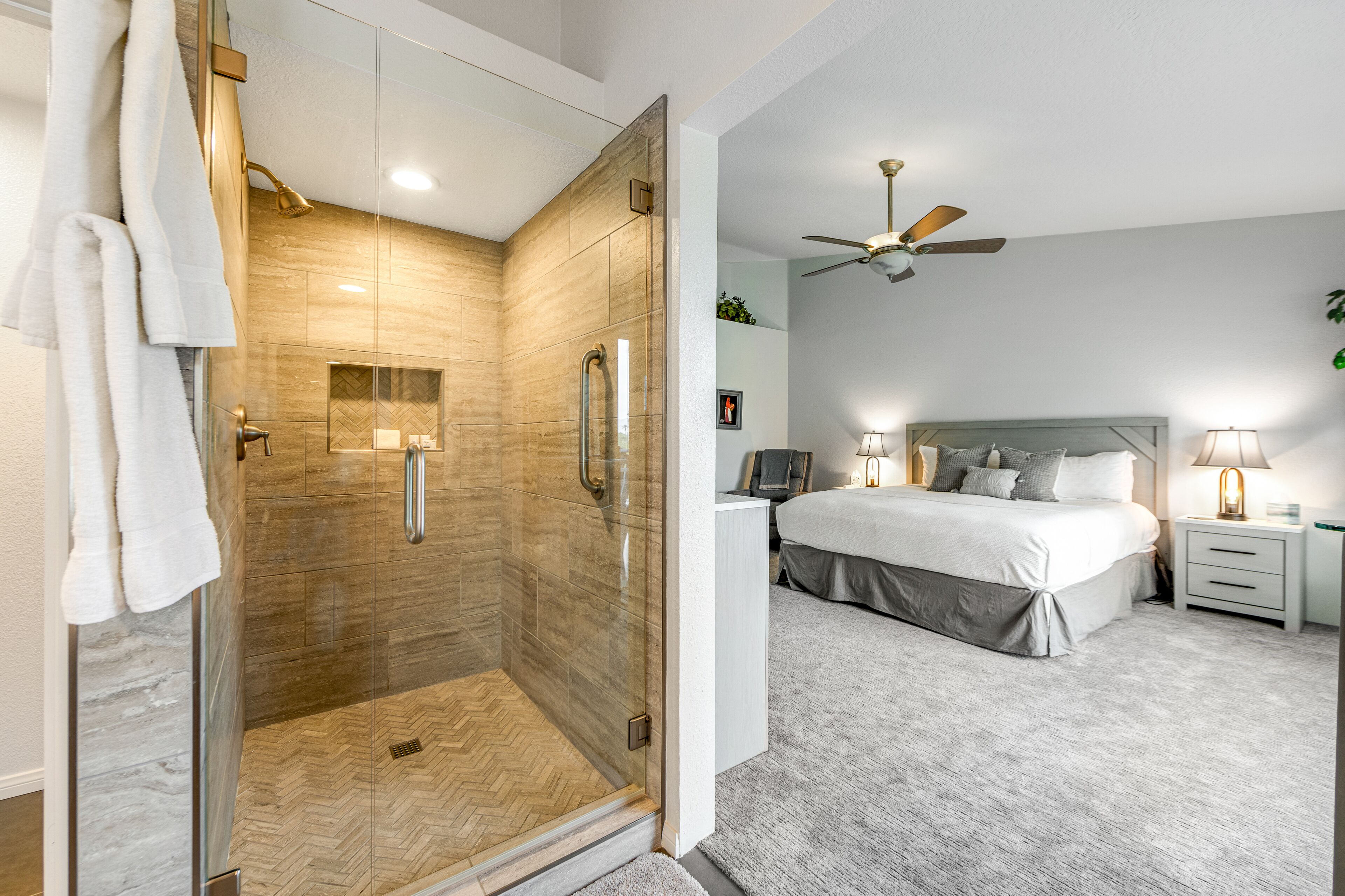 2 slaapkamers, een strijkplank/strijkijzer, internet, beddengoed