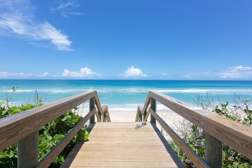 Oceanfront 3-Bedroom / 2-Bath Luxury Townhouse in the heart of Melbourne Beach