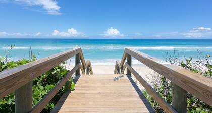 Luxuriöses Stadthaus mit 3 Schlafzimmern und 2 Bädern direkt am Meer im Herzen von Melbourne Beach