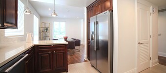 Beverly Hills Adjacent Luxury Condo Unit 301