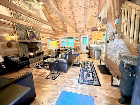 Smart TV, fireplace, DVD player, books. 3BR_3BA Log Cabin, Pond Front, Hot Tub, Pool Table, near Skiing & Pet friendly