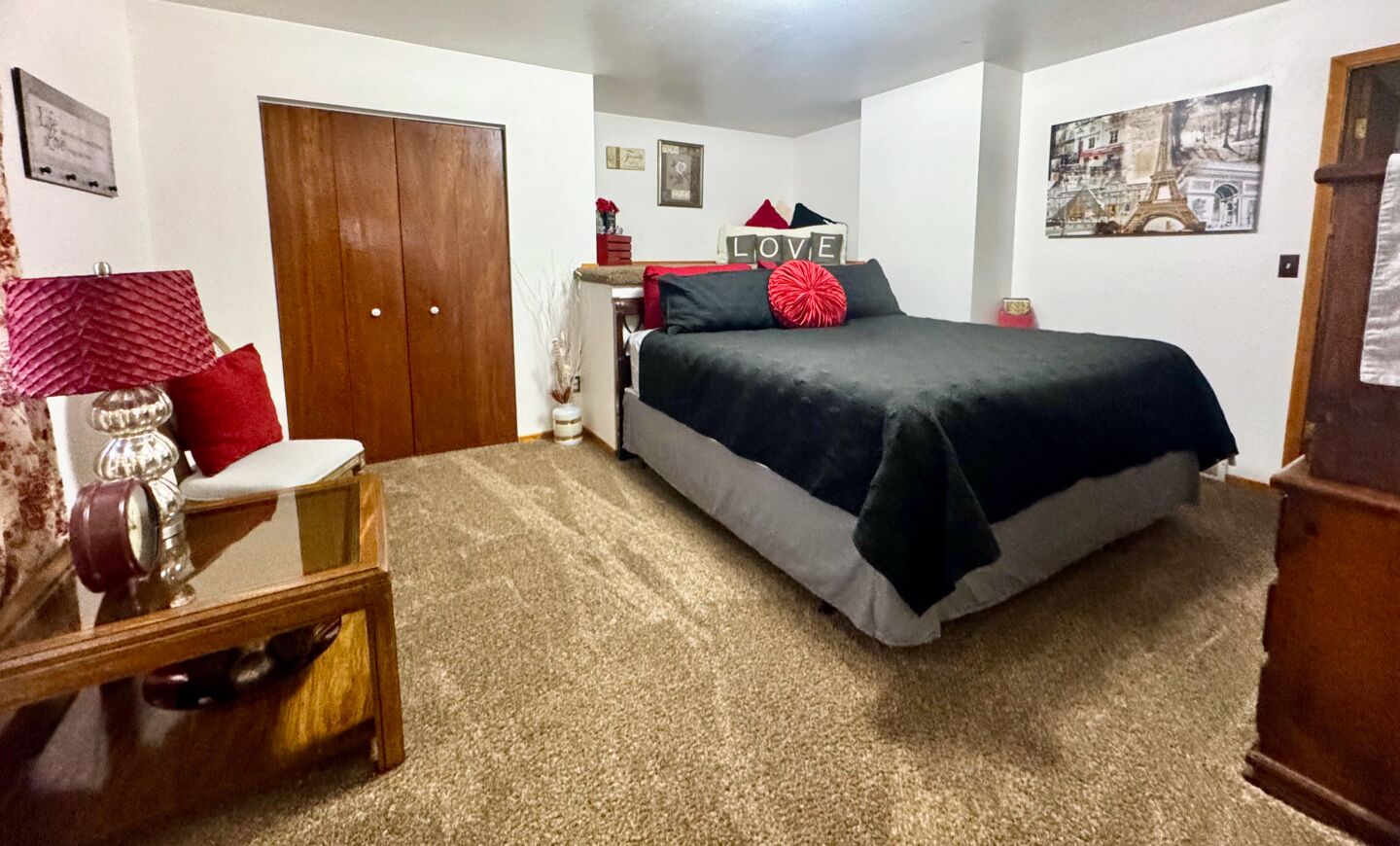 3 bedrooms, in-room safe, desk, iron/ironing board