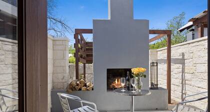 Patio Sisters Brooklyn Suite | King Bed | Hot Tub | Outdoor Fireplace