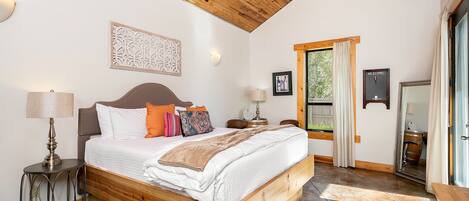 Een strijkplank/strijkijzer, gratis wifi, beddengoed