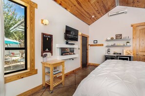 Iron/ironing board, free WiFi, bed sheets