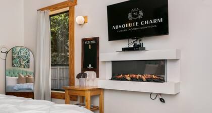 Patio Sisters Claire Suite | King Bed | Hot Tub | Outdoor Fireplace