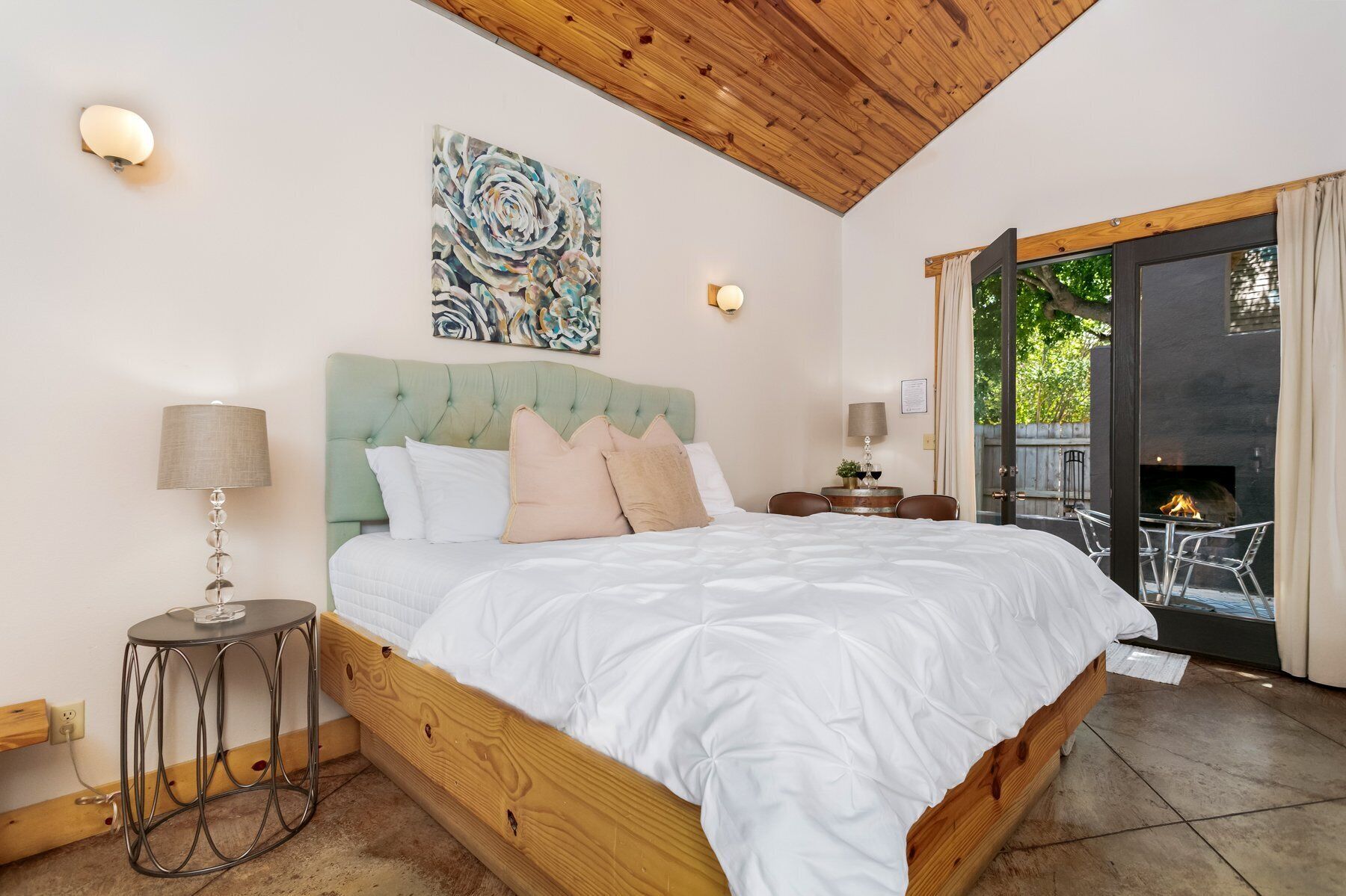 Iron/ironing board, free WiFi, bed sheets