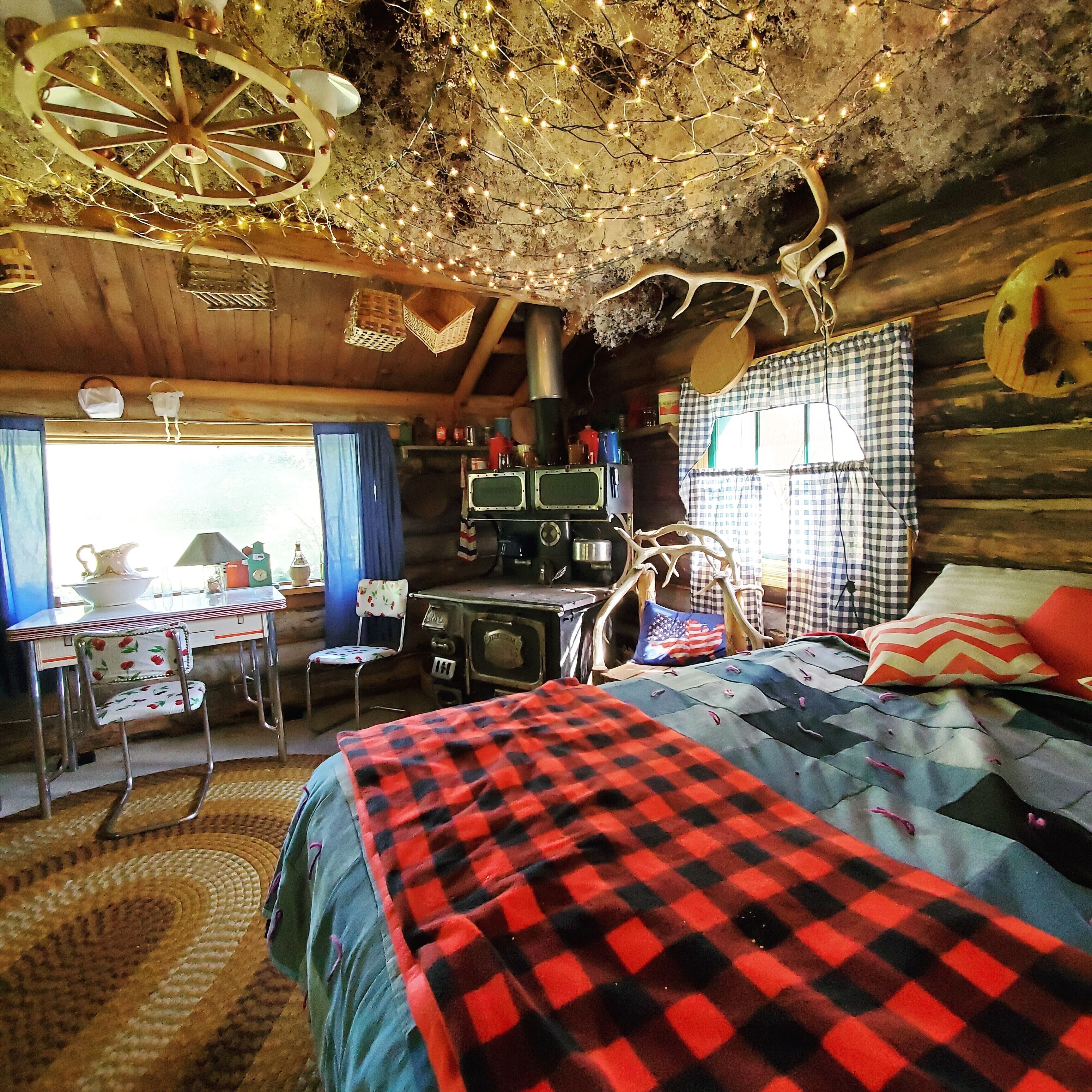 1 bedroom, bed sheets