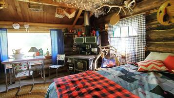 1 bedroom, bed sheets