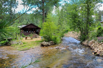 Tizer Botanic Gardens Cabin 1/2 way between Yellowstone & Glacier National Parks